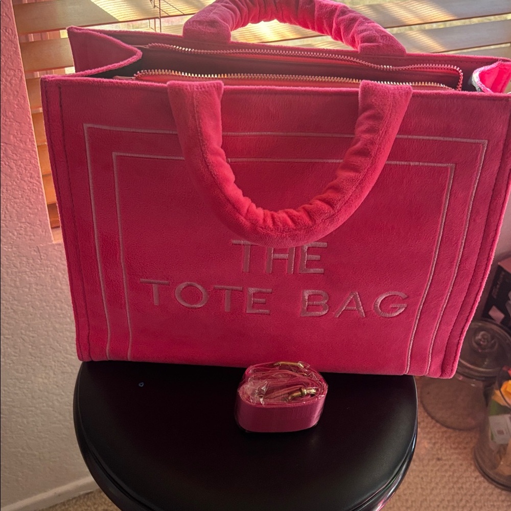 NWOT Pink Velvet Tote Bag with Zipper Closure - Picture 6 of 6